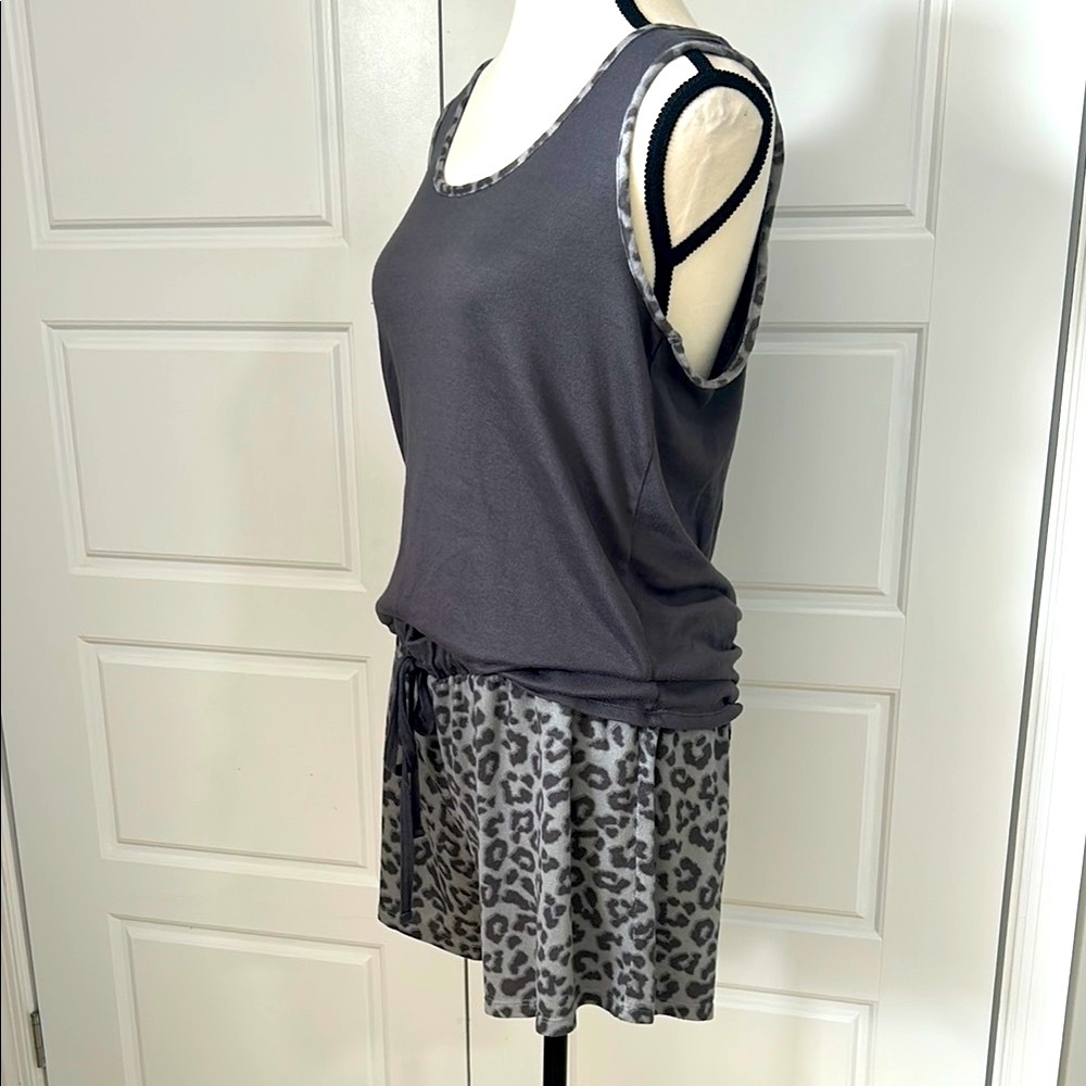 Lucky Brand 2 Piece Gray Pajama Set with Leopard Print Soft and Comfortable - Picture 4 of 9